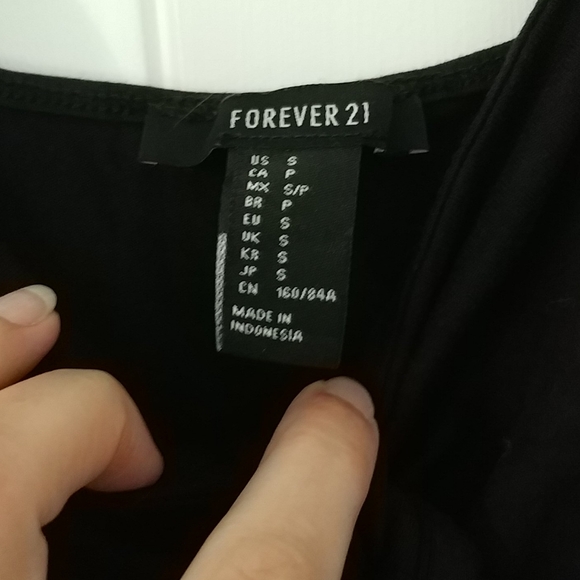 Black dress - Picture 3 of 4